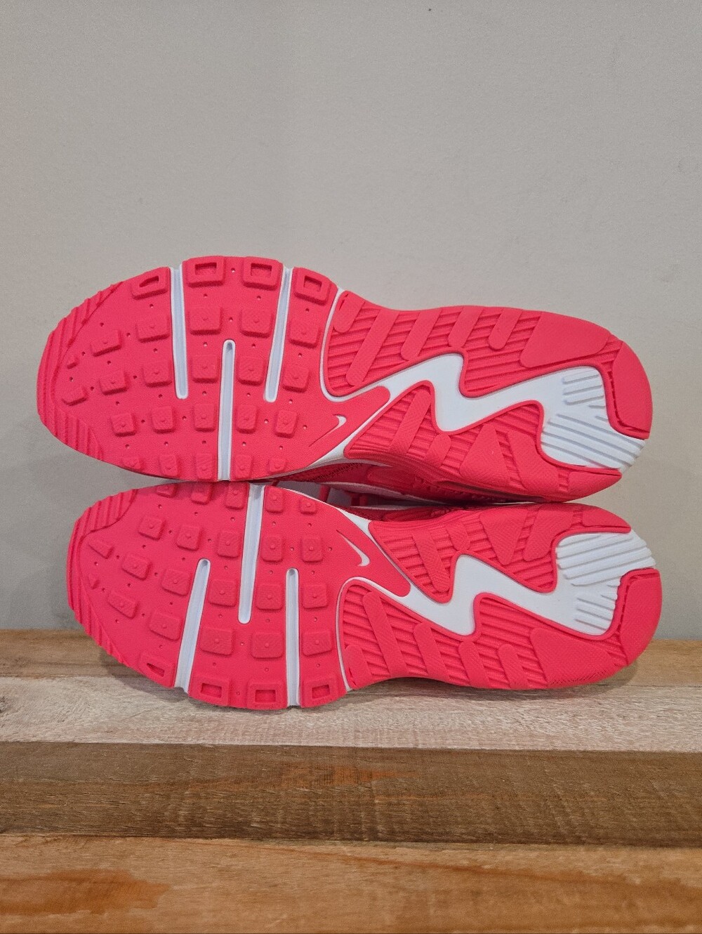 Nike Air Max Excee Hyper Pink White Women's - Picture 11 of 11